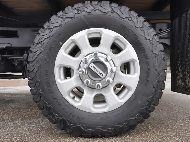 2023 Ford F-350 XLT 4WD Crew Cab 8' Box | SUPER CLEAN AND POWERF - Photo 47