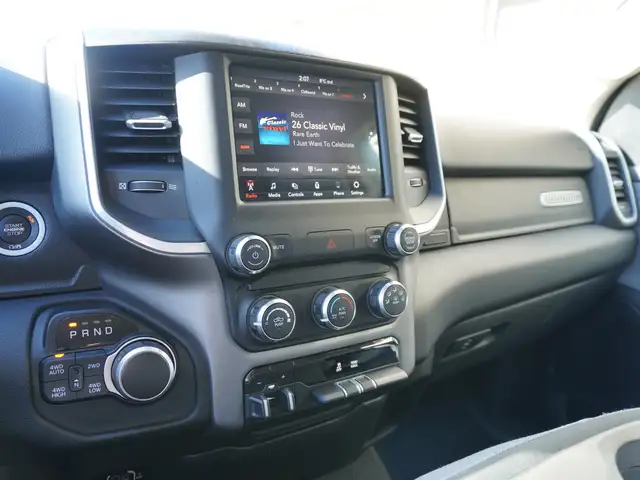 2019 Ram 1500 Big Horn 4x4 Quad Cab 6'4 Box LOADED, VERY CLEAN! - Photo 30