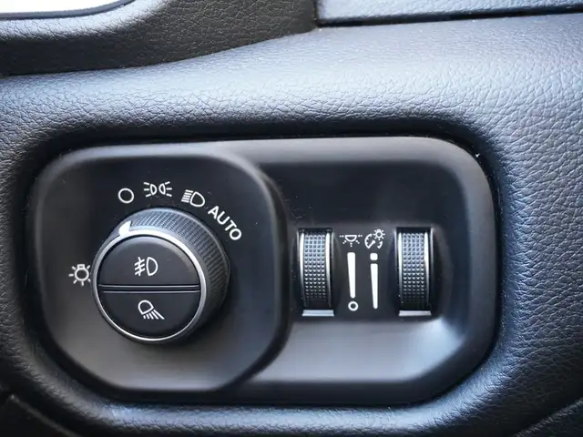 2019 Ram 1500 Big Horn 4x4 Quad Cab 6'4 Box LOADED, VERY CLEAN! - Photo 40