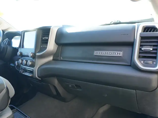 2019 Ram 1500 Big Horn 4x4 Quad Cab 6'4 Box LOADED, VERY CLEAN! - Photo 44