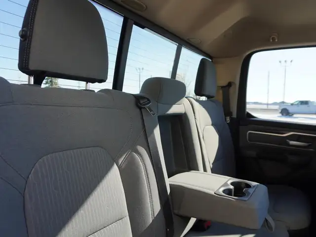 2019 Ram 1500 Big Horn 4x4 Quad Cab 6'4 Box LOADED, VERY CLEAN! - Photo 46