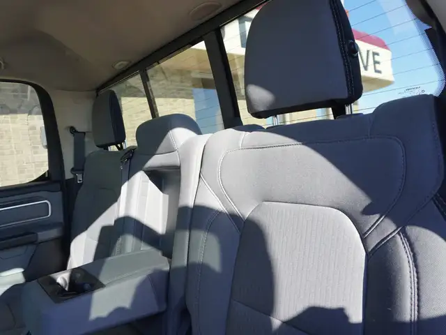 2019 Ram 1500 Big Horn 4x4 Quad Cab 6'4 Box LOADED, VERY CLEAN! - Photo 49