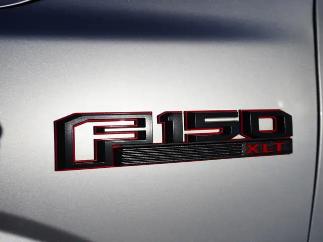 2017 Ford F-150 FX4 SPECIAL EDITION BUCKETS/CONSOLE HTD SEATS! - Photo 49