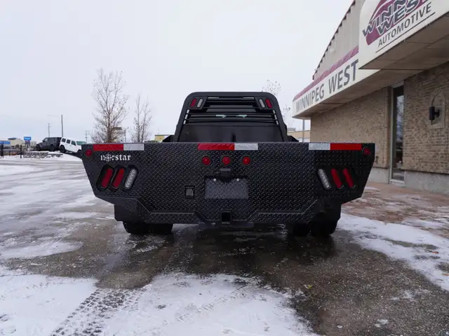 2023 Ford Super Duty F-550 DRW XLT 4WD VERY LOW KMS STILL AS NEW - Photo 4