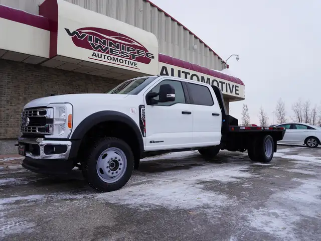 2023 Ford Super Duty F-550 DRW XLT 4WD VERY LOW KMS STILL AS NEW - Photo 9