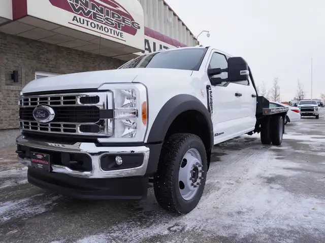 2023 Ford Super Duty F-550 DRW XLT 4WD VERY LOW KMS STILL AS NEW - Photo 10