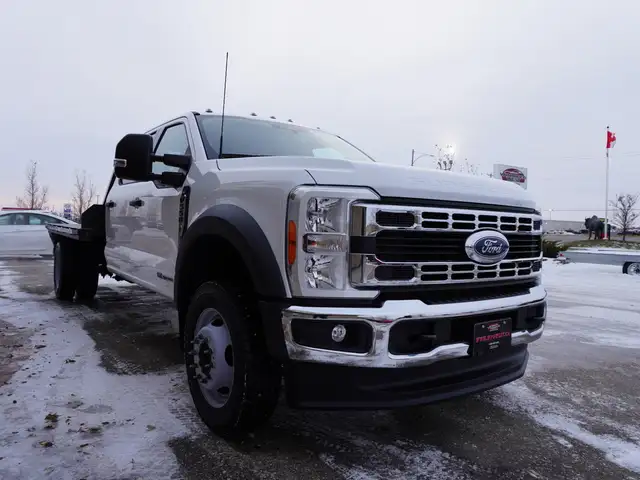 2023 Ford Super Duty F-550 DRW XLT 4WD VERY LOW KMS STILL AS NEW - Photo 13