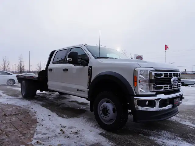 2023 Ford Super Duty F-550 DRW XLT 4WD VERY LOW KMS STILL AS NEW - Photo 14