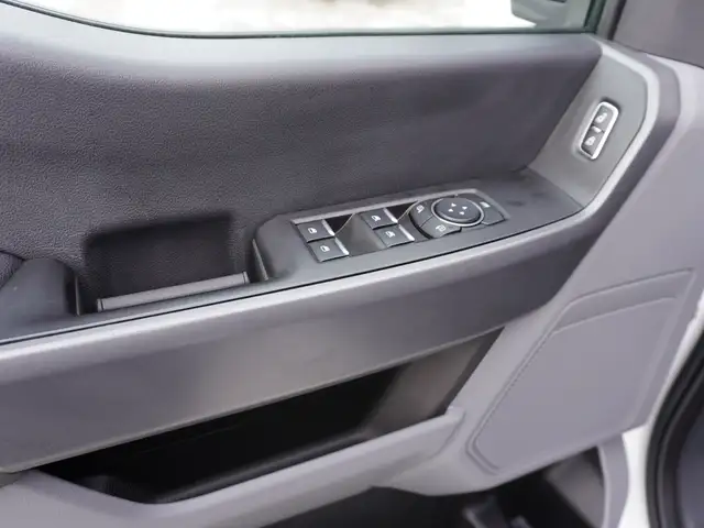 2023 Ford Super Duty F-550 DRW XLT 4WD VERY LOW KMS STILL AS NEW - Photo 22