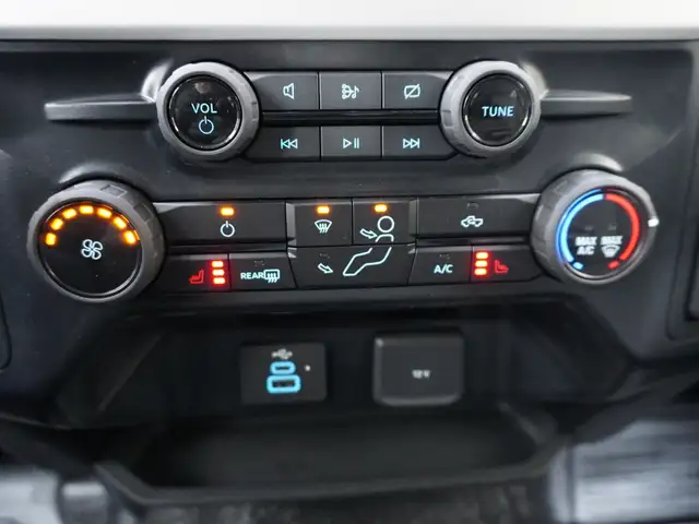 2023 Ford Super Duty F-550 DRW XLT 4WD VERY LOW KMS STILL AS NEW - Photo 31