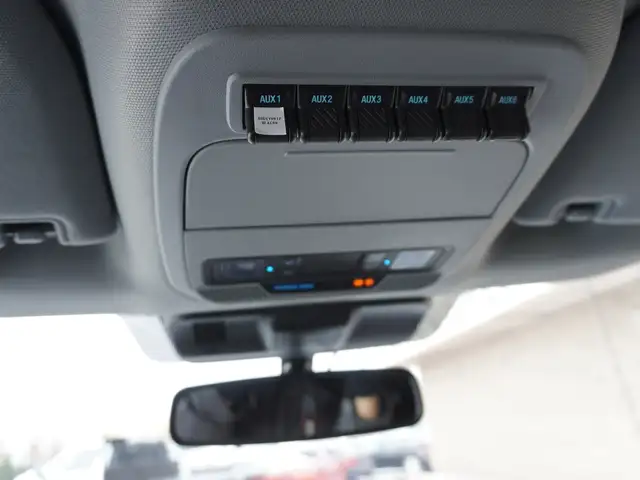 2023 Ford Super Duty F-550 DRW XLT 4WD VERY LOW KMS STILL AS NEW - Photo 34