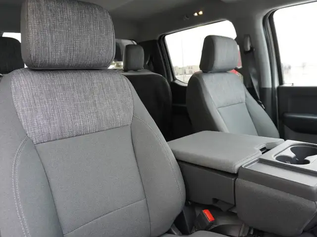 2023 Ford Super Duty F-550 DRW XLT 4WD VERY LOW KMS STILL AS NEW - Photo 38