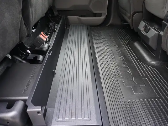 2023 Ford Super Duty F-550 DRW XLT 4WD VERY LOW KMS STILL AS NEW - Photo 42