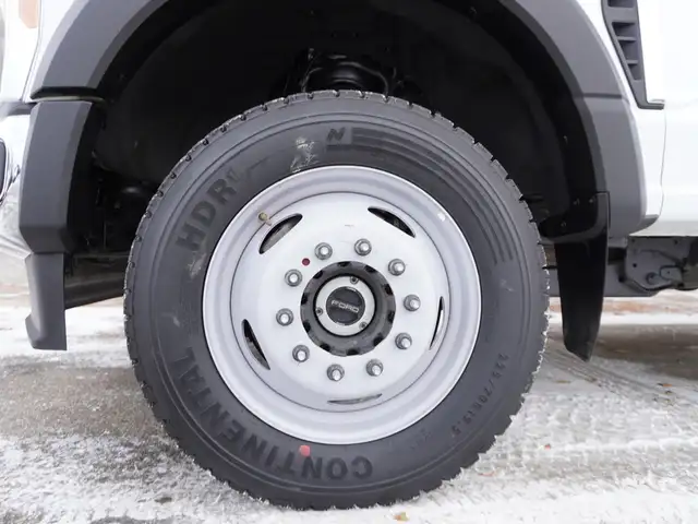 2023 Ford Super Duty F-550 DRW XLT 4WD VERY LOW KMS STILL AS NEW - Photo 52