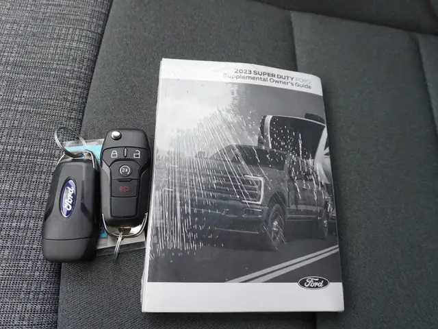 2023 Ford Super Duty F-550 DRW XLT 4WD VERY LOW KMS STILL AS NEW - Photo 54