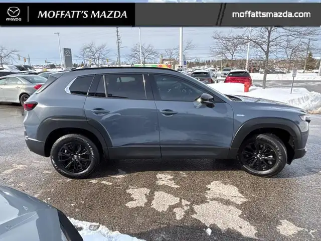 2025 Mazda CX-50 Hybrid Kuro RARE - LOW MILEAGE - ONE OWNER - Photo 6