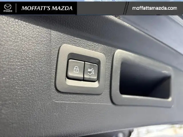 2025 Mazda CX-50 Hybrid Kuro RARE - LOW MILEAGE - ONE OWNER - Photo 11