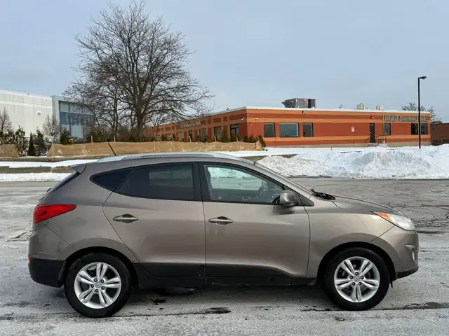 2011 Hyundai Tucson GLS 4dr Front-wheel Drive Automatic - Photo 8