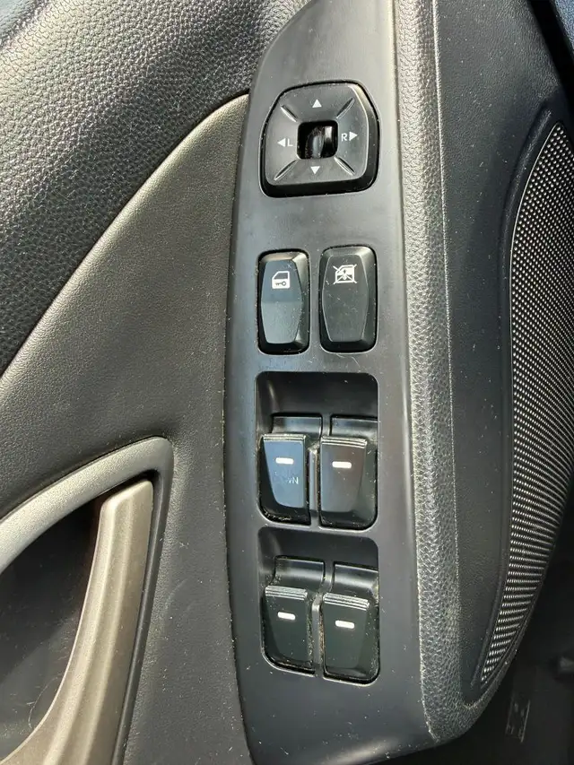 2011 Hyundai Tucson GLS 4dr Front-wheel Drive Automatic - Photo 12