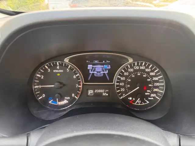 2015 Nissan Pathfinder 4WD SV Hybrid - Photo 16