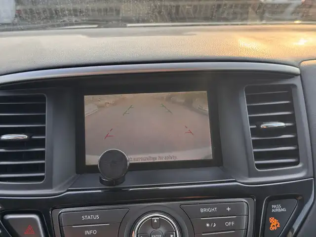 2015 Nissan Pathfinder 4WD SV Hybrid - Photo 17