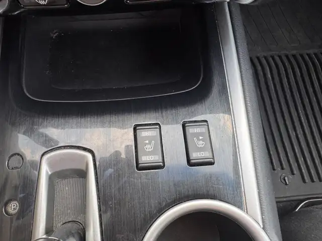 2015 Nissan Pathfinder 4WD SV Hybrid - Photo 18