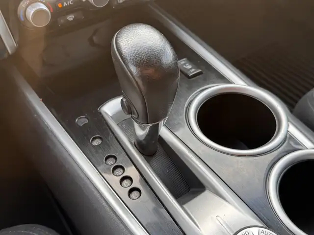 2015 Nissan Pathfinder 4WD SV Hybrid - Photo 20