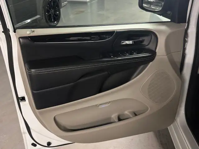 2019 Dodge Grand Caravan CVP/SXT SE Plus|| Power Windows|| Ex... - Photo 10