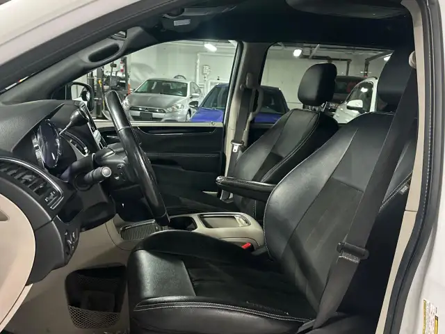 2019 Dodge Grand Caravan CVP/SXT SE Plus|| Power Windows|| Ex... - Photo 12