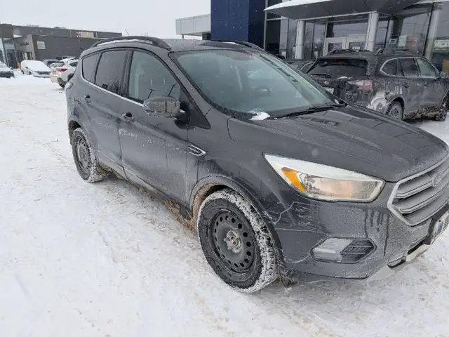2017 FORD ESCAPE SE | 4WD | CLEAN CARFAX