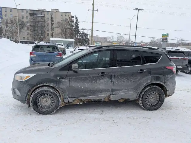 2017 FORD ESCAPE SE | 4WD | CLEAN CARFAX - Photo 3