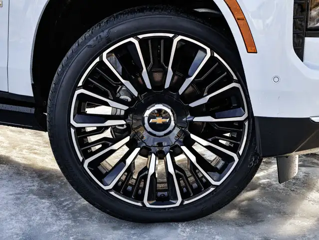 2026 Chevrolet Suburban High Country - Photo 6