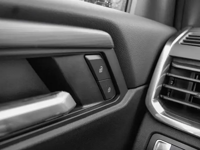 2026 GMC Acadia Elevation - Photo 18