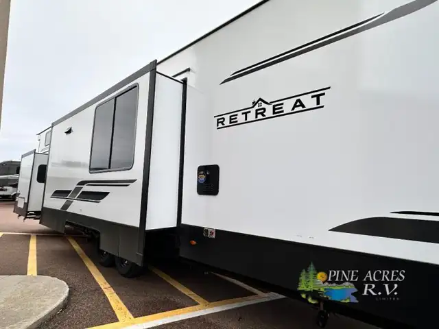 2025 Keystone RV Retreat 391HBDL 5.99% - Photo 4