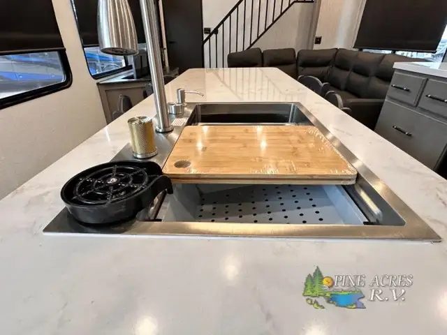 2025 Keystone RV Retreat 391HBDL 5.99% - Photo 15