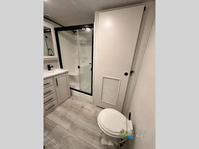 2025 Keystone RV Retreat 391HBDL 5.99% - Photo 32