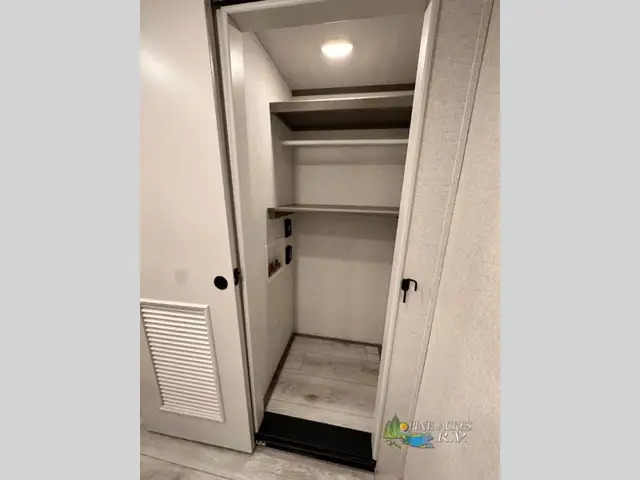 2025 Keystone RV Retreat 391HBDL 5.99% - Photo 33