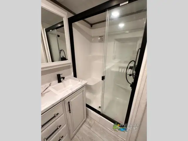 2025 Keystone RV Retreat 391HBDL 5.99% - Photo 35