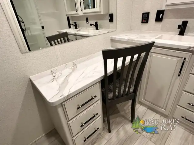 2025 Keystone RV Retreat 391HBDL 5.99% - Photo 38