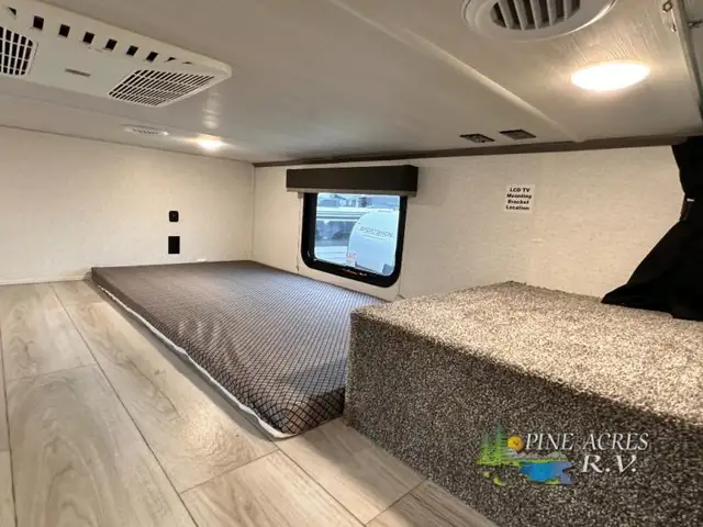 2025 Keystone RV Retreat 391HBDL 5.99% - Photo 43