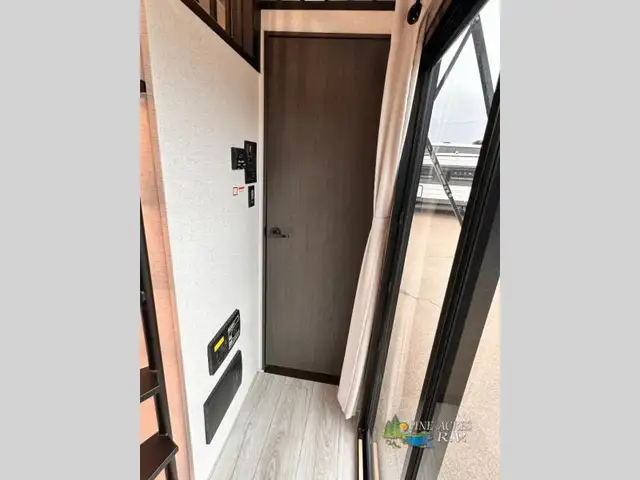 2025 Keystone RV Retreat 391HBDL 5.99% - Photo 44