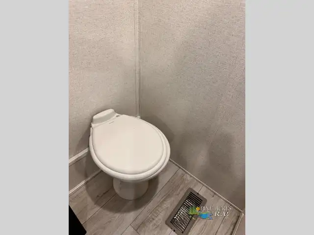 2025 Keystone RV Retreat 391HBDL 5.99% - Photo 53