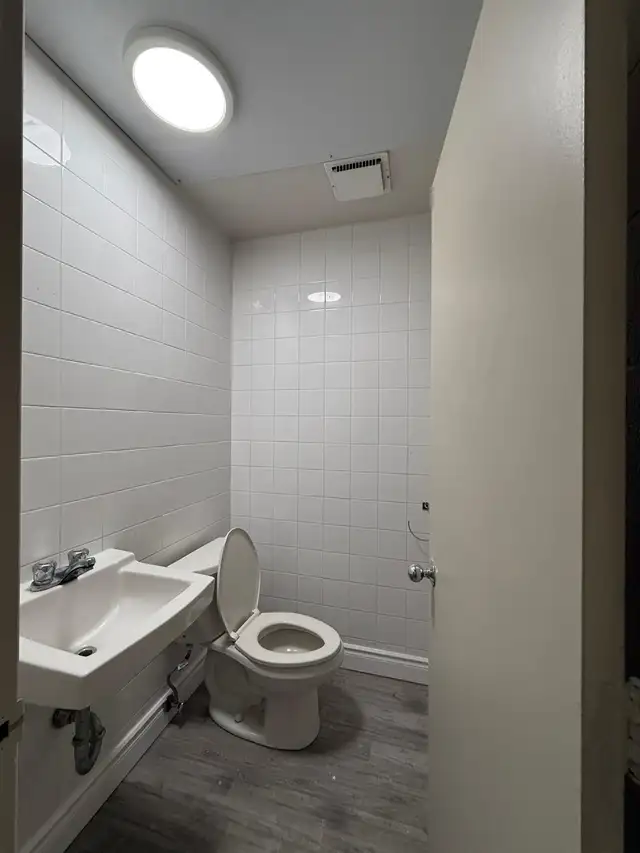 Unit 5/ Unit 16 - Warehouse   Office for Rent Mississauga - Photo 12