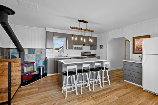 4 Bed 2 Bath All Inclusive Fully Furnished Home - Canoe Cove PE - Photo 3