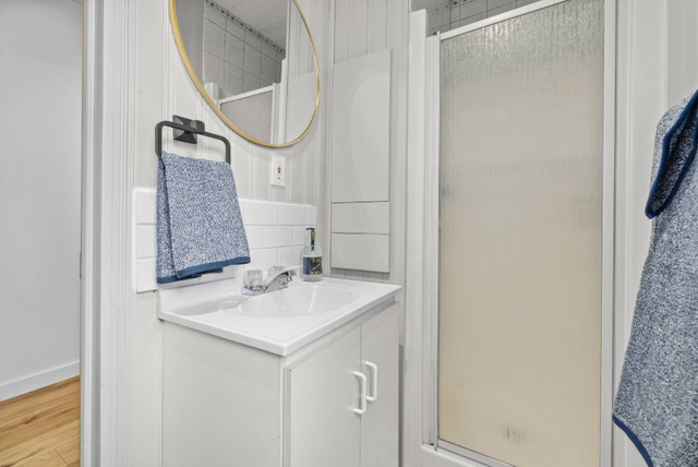 4 Bed 2 Bath All Inclusive Fully Furnished Home - Canoe Cove PE - Photo 8