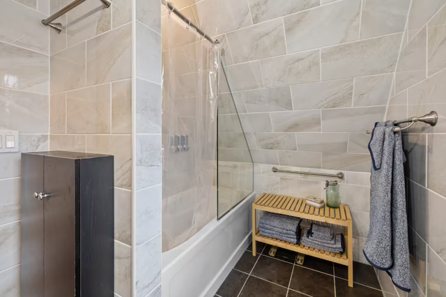 4 Bed 2 Bath All Inclusive Fully Furnished Home - Canoe Cove PE - Photo 9