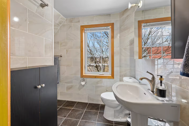 4 Bed 2 Bath All Inclusive Fully Furnished Home - Canoe Cove PE - Photo 10