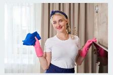 EUROPEAN CLEANING LADY - Photo 2