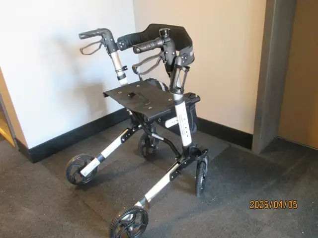 Besoin d'un déambulateur tout équipé ? - Photo 3