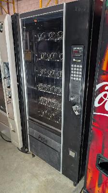 Drink Vending Machine (BevMax) - Photo 4